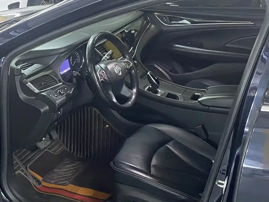 LaCrosse 652 T Luxury
