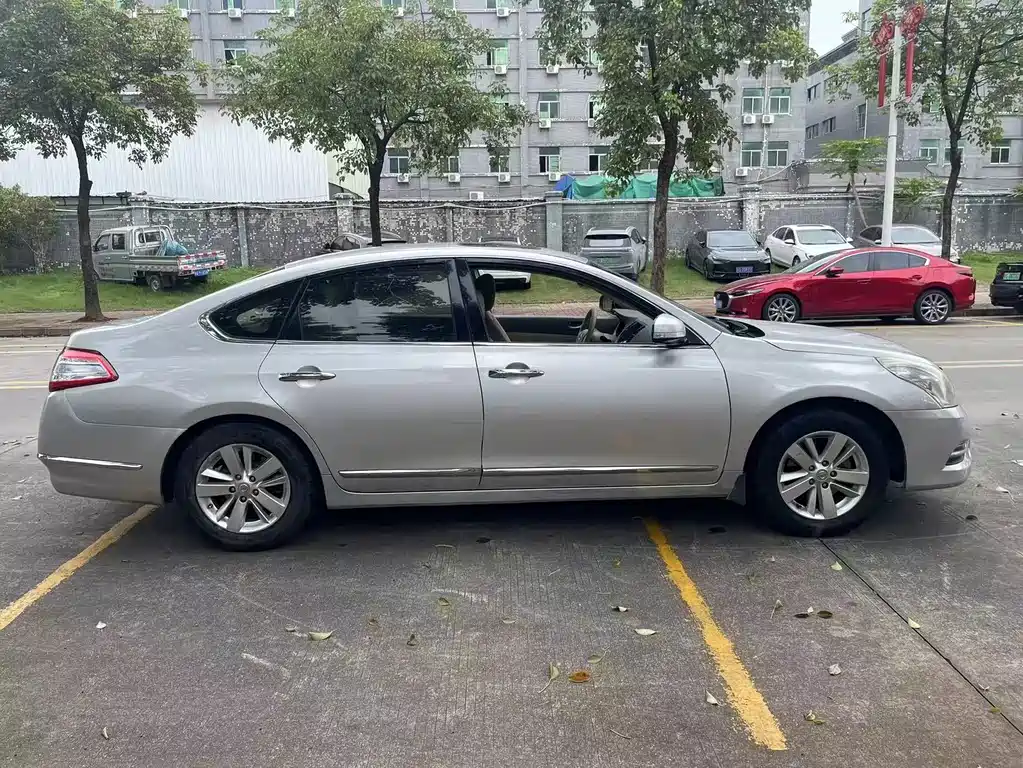 Teana 2.0 L XE Standard