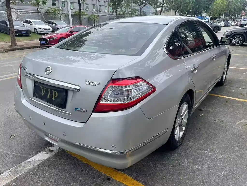 Teana 2.0 L XE Standard