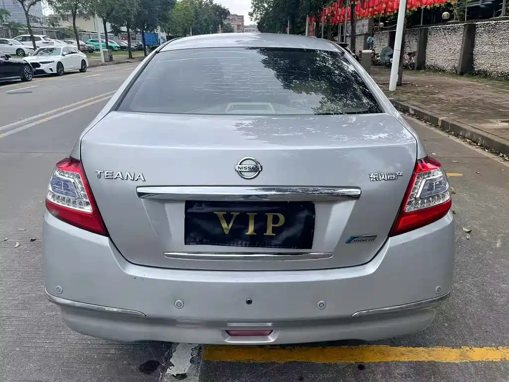 Teana 2.0 L XE Standard
