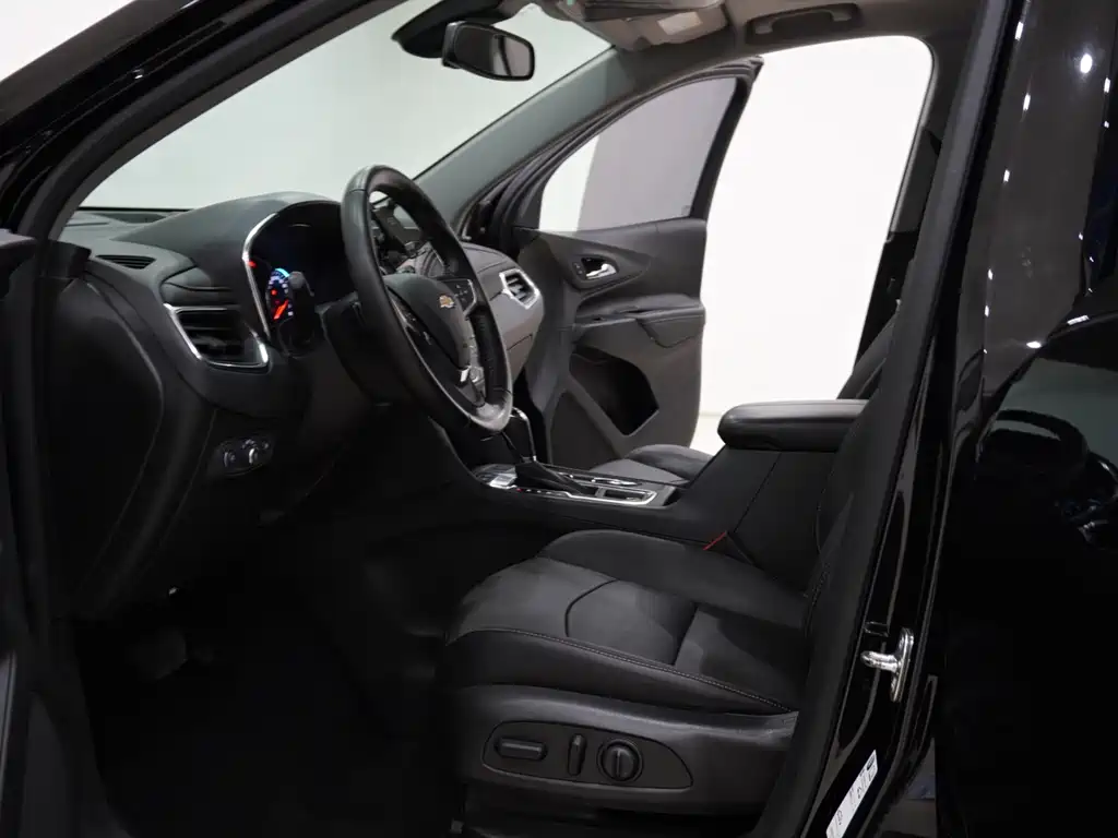 Equinox 探界者 2018款 Redline 550 T 自动四驱捍界版RS