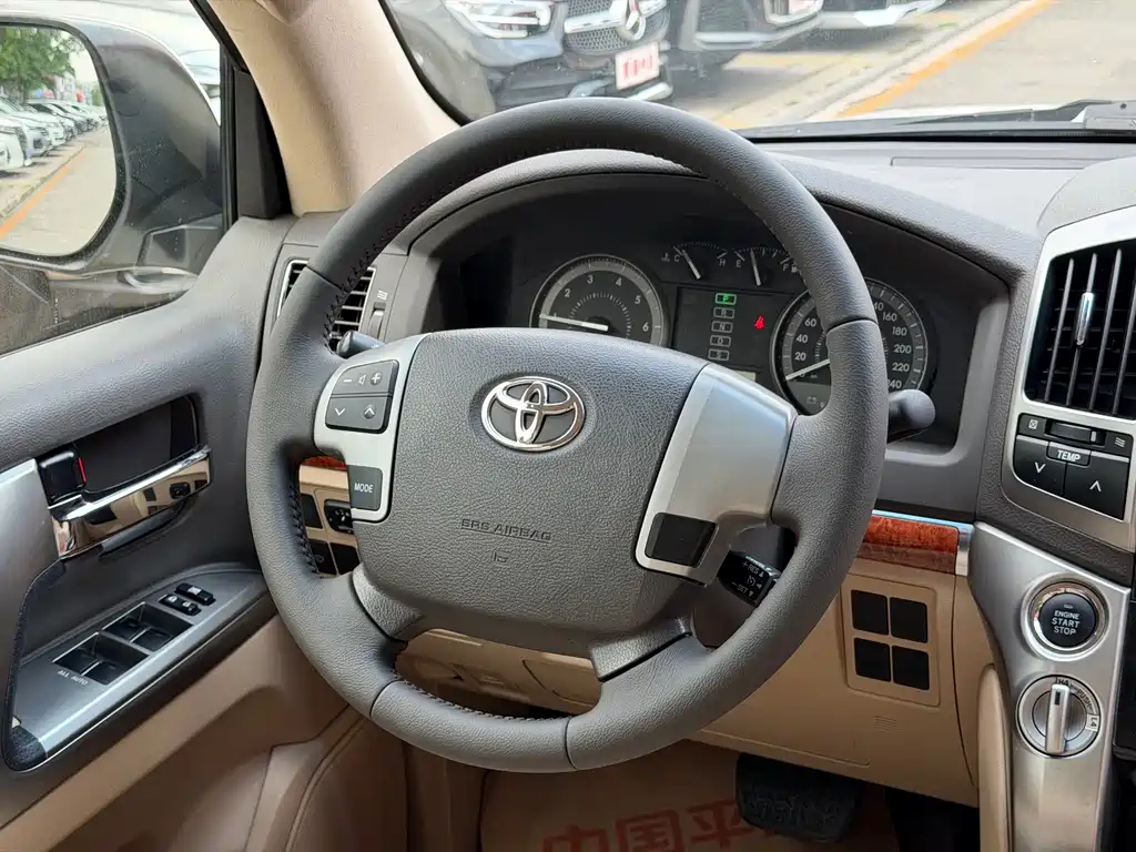 Land Cruiser 4.0 L Auto VX