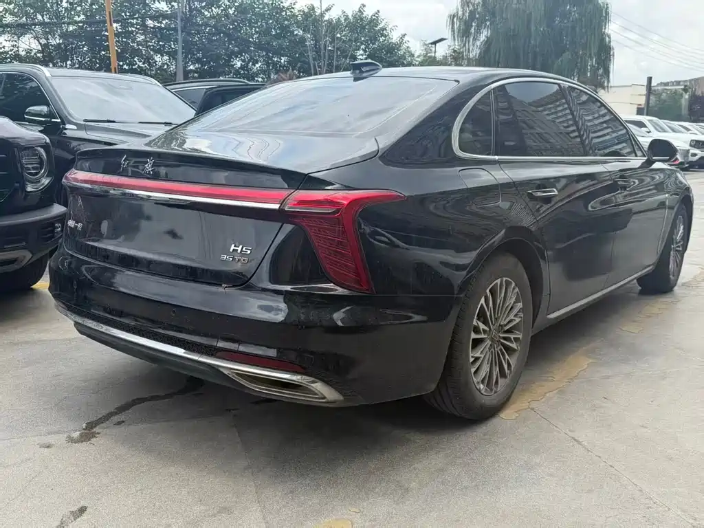 Hongqi H5 1.5 T DCT Connected Flagship Charm
