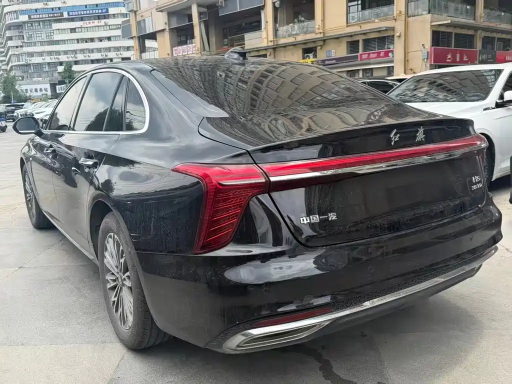 Hongqi H5 1.5 T DCT Connected Flagship Charm