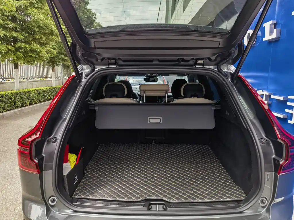 Volvo XC60 B5 4 WD Smart Ease Luxury