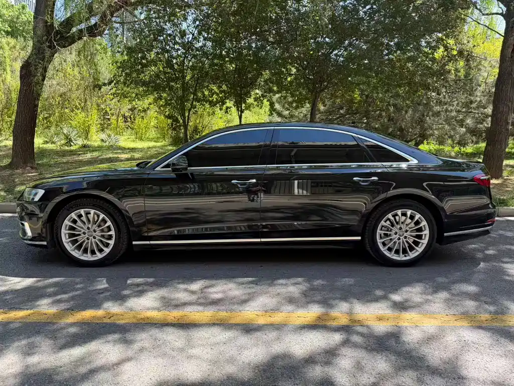 Audi A8 A8 L 55 TFSI quattro Launch Premium