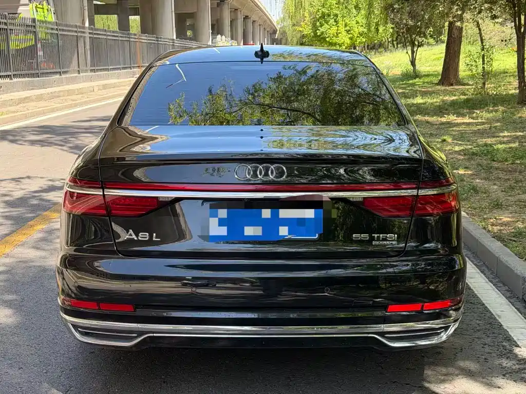 Audi A8 A8 L 55 TFSI quattro Launch Premium