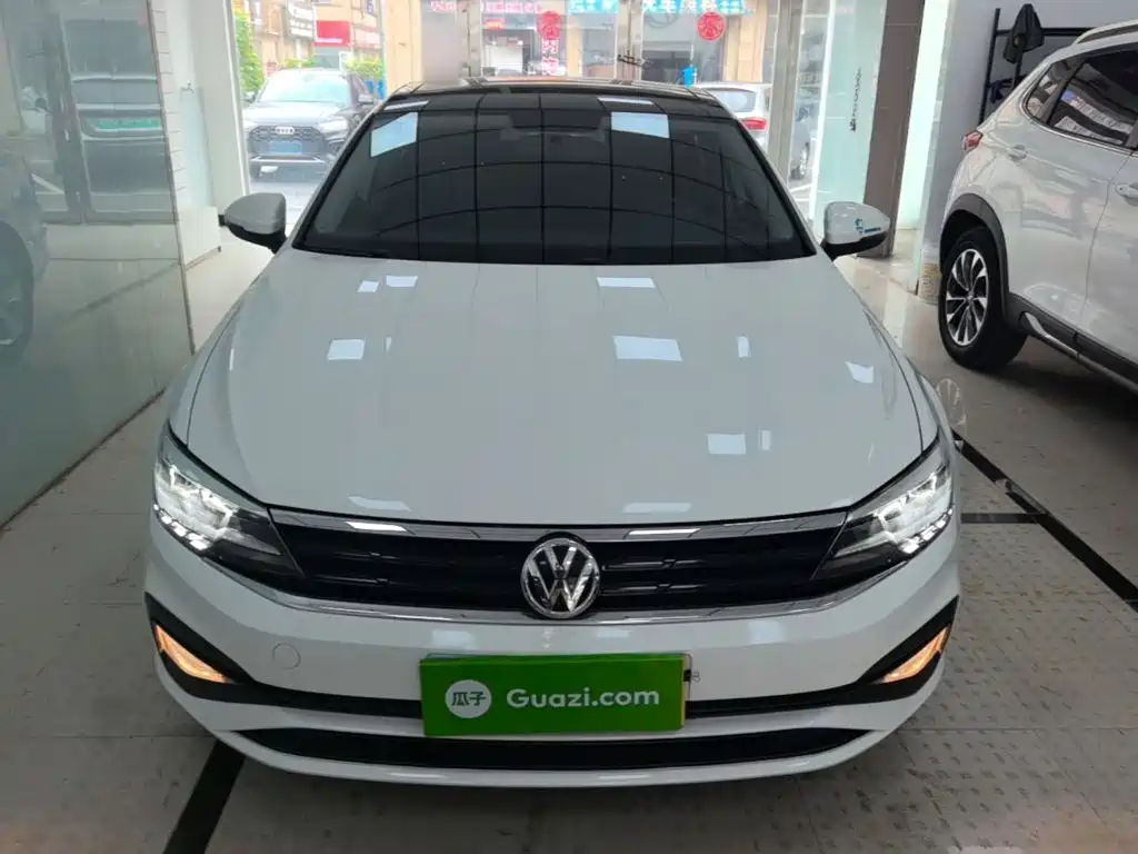 Lamando 230 TSI DSG Style CN-VI