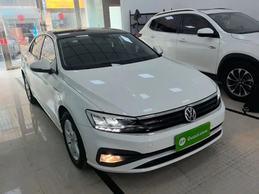 Lamando 230 TSI DSG Style CN-VI