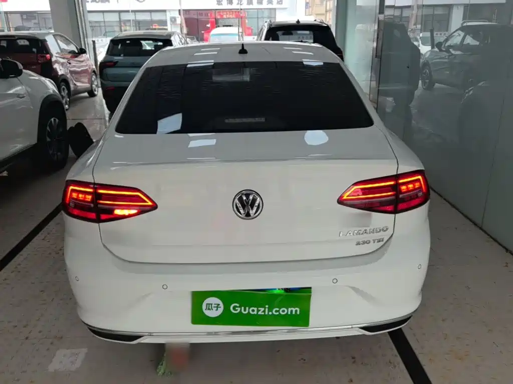 Lamando 230 TSI DSG Style CN-VI