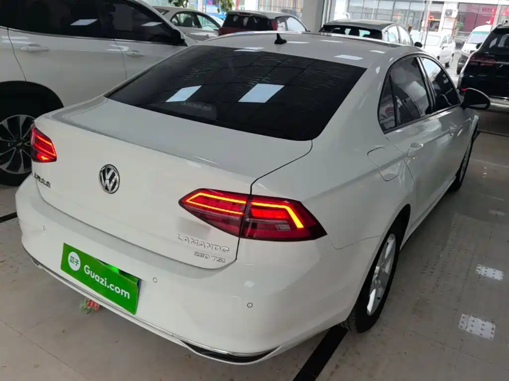 Lamando 230 TSI DSG Style CN-VI