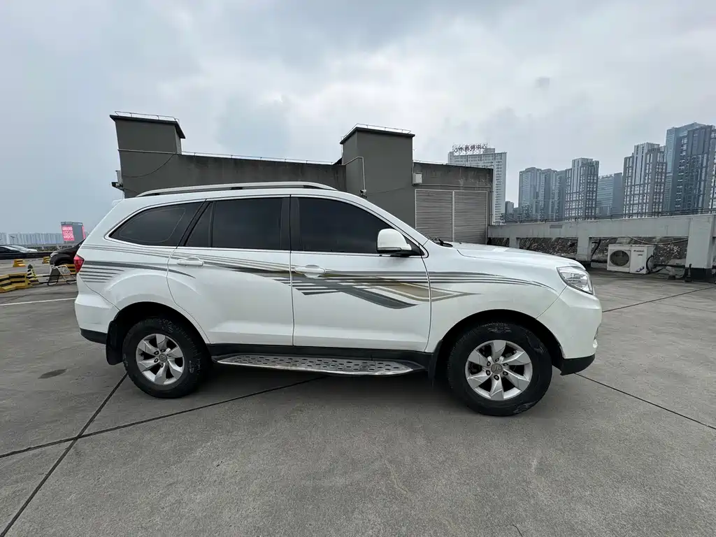 萨瓦纳 萨瓦纳 2016款 2.0 T 自动两驱汽油尊享版5座