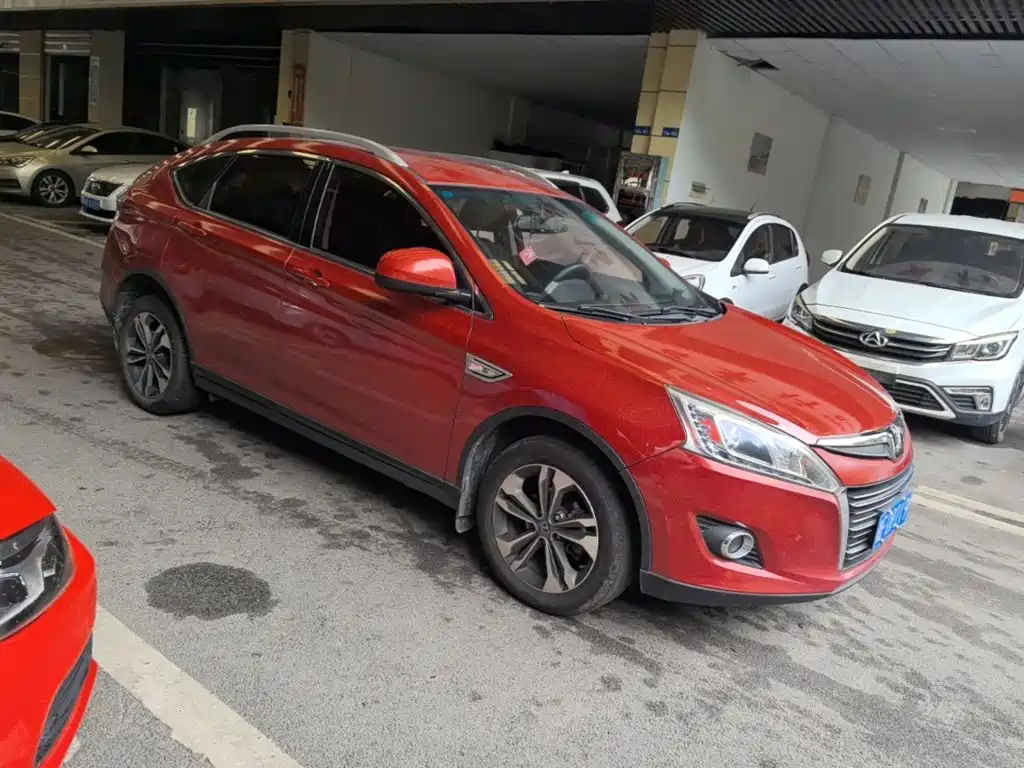 URX 6 SUV 1.8 T Tech Value