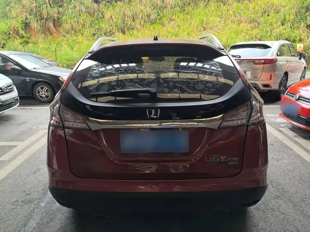 URX 6 SUV 1.8 T Tech Value