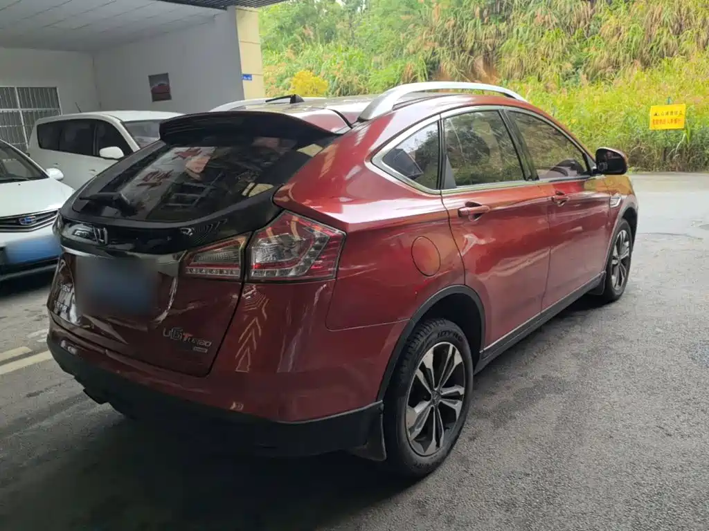 URX 6 SUV 1.8 T Tech Value