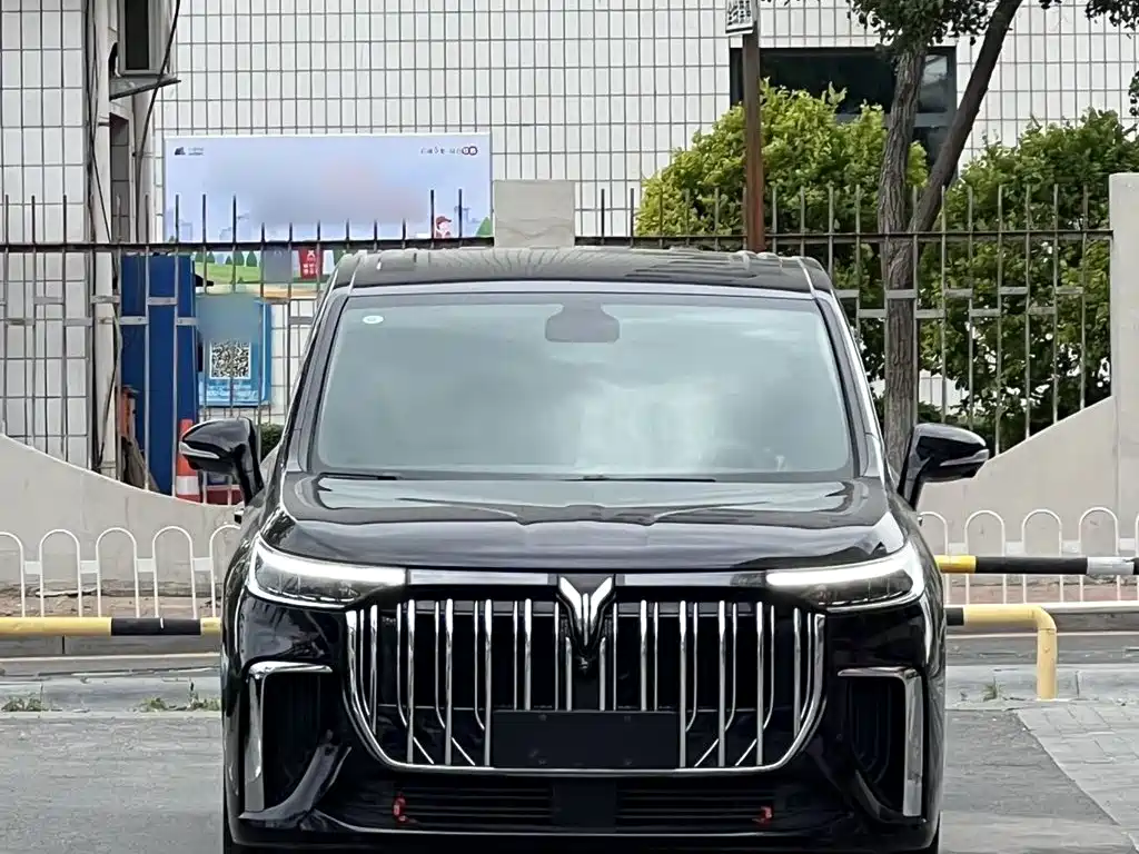 Voyah Dreamer PHEV Ultra Long Range Outstanding