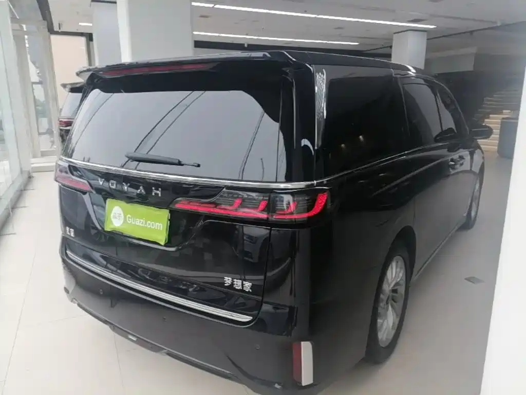 Voyah Dreamer PHEV Ultra Long Range Outstanding