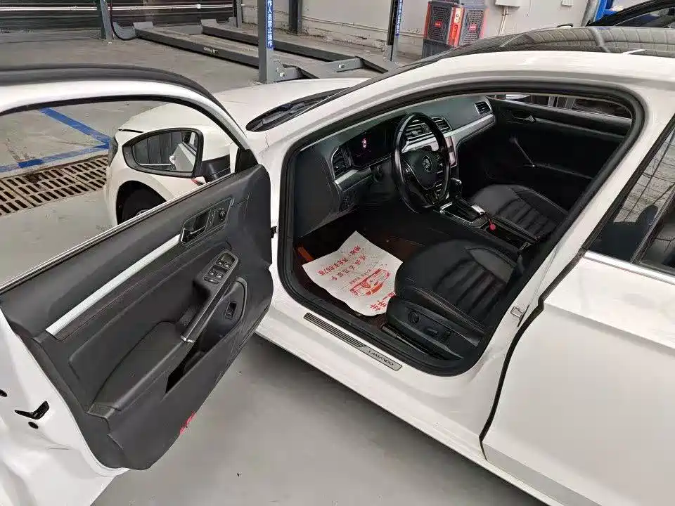 Lamando 280 TSI DSG Comfort