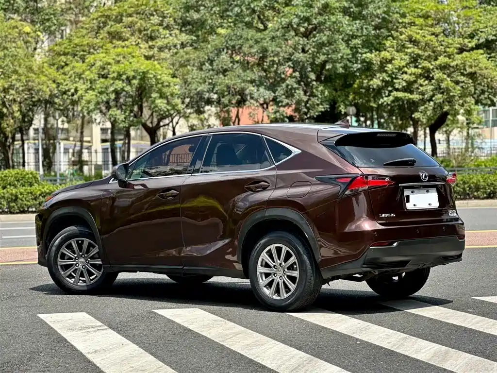 Lexus NX 200 FWD Sharp Travel