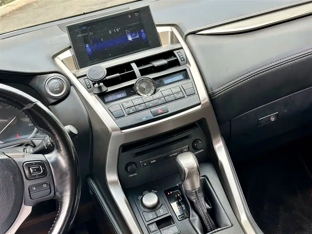Lexus NX 200 FWD Sharp Travel