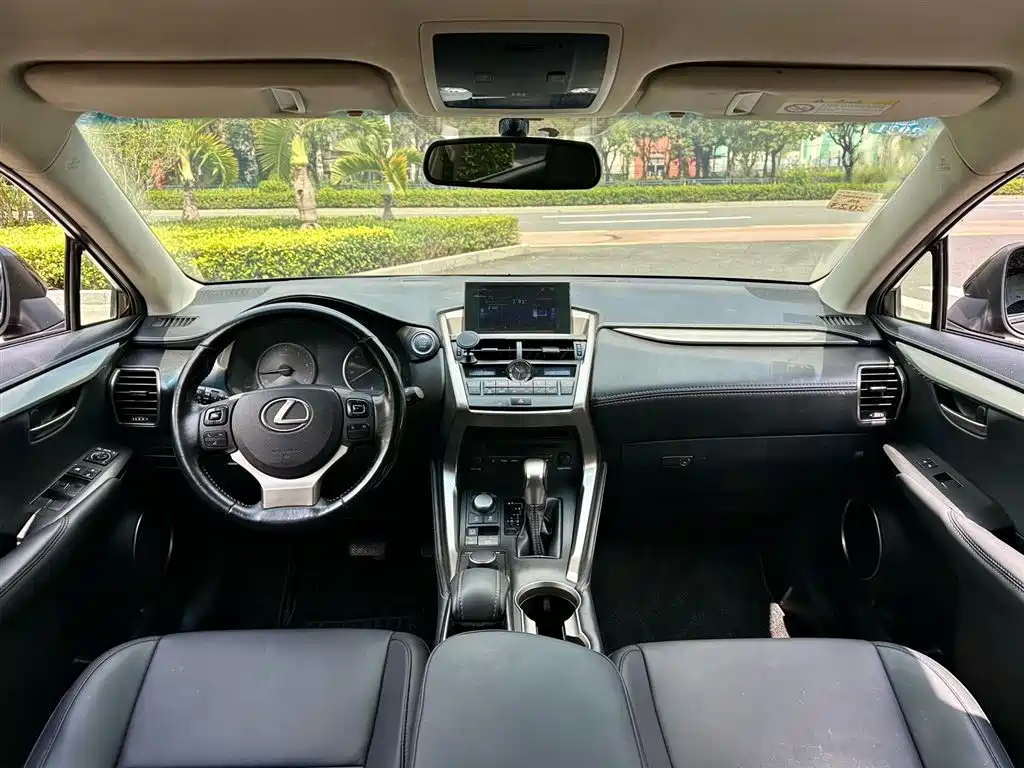 Lexus NX 200 FWD Sharp Travel