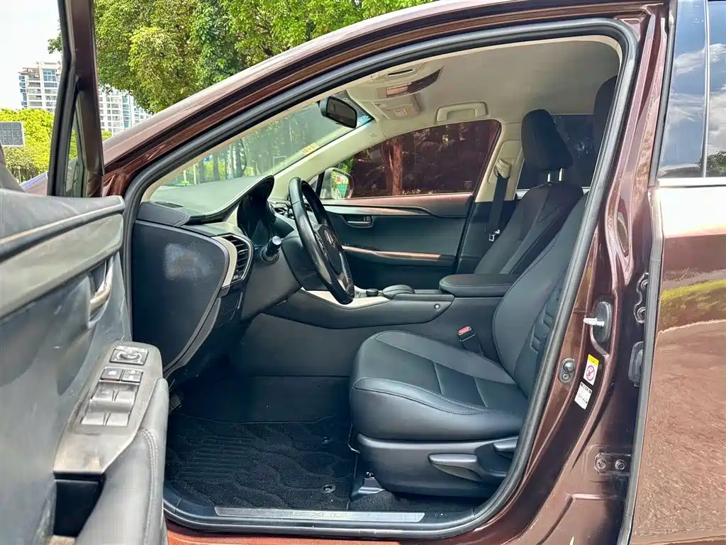Lexus NX 200 FWD Sharp Travel