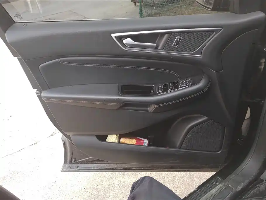 Edge EcoBoost 245 2 WD Grand Sharp 7-seat