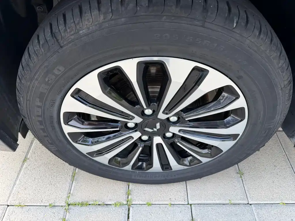 Wuling Jiachen 1.5 T CVT Premium Flagship