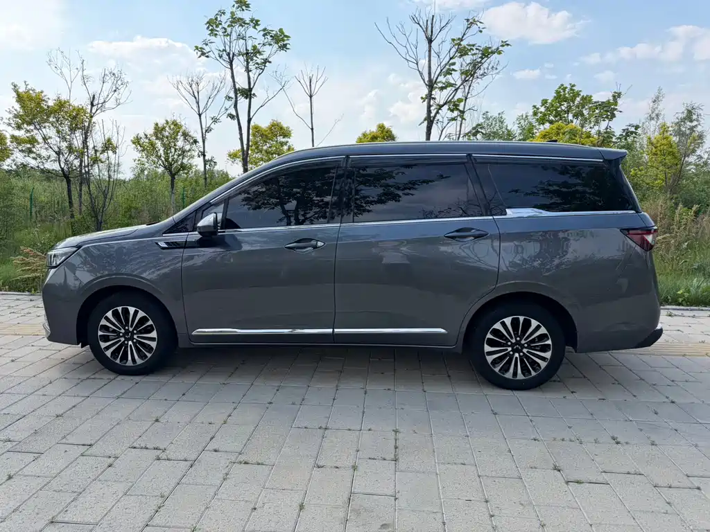 Wuling Jiachen 1.5 T CVT Premium Flagship