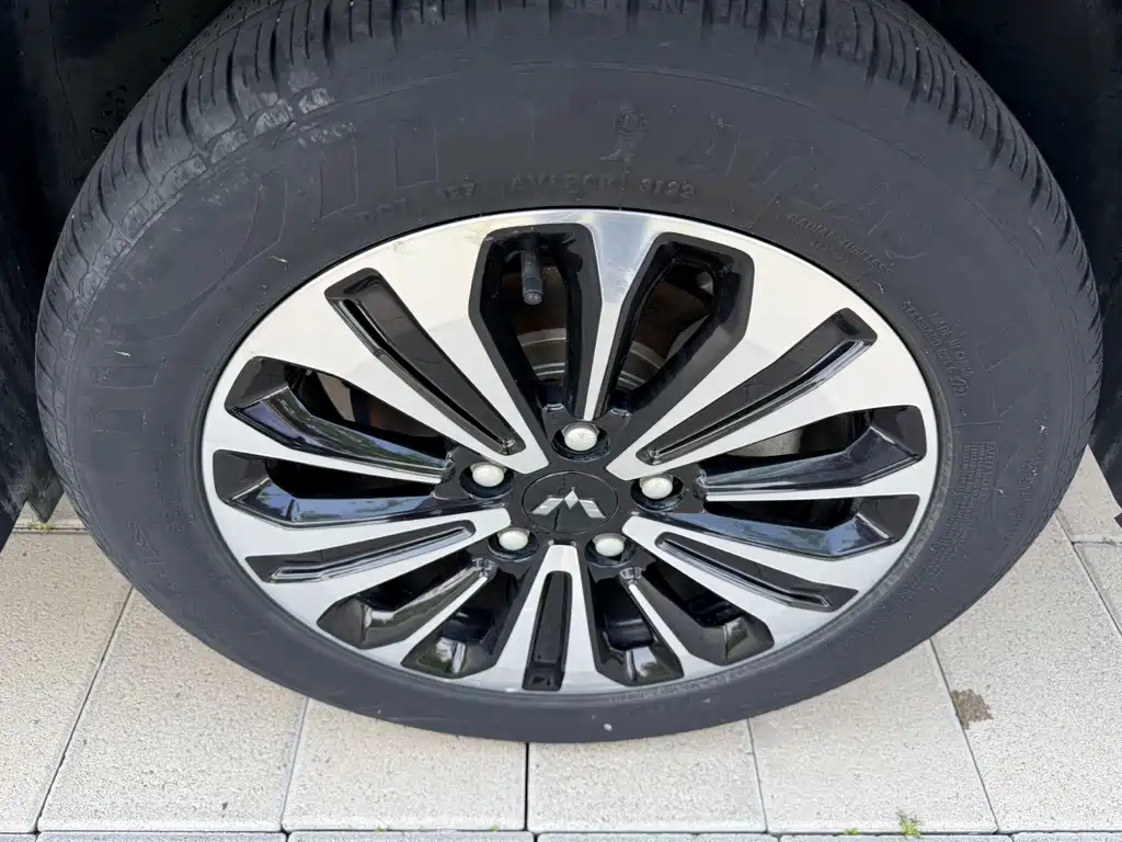 Wuling Jiachen 1.5 T CVT Premium Flagship