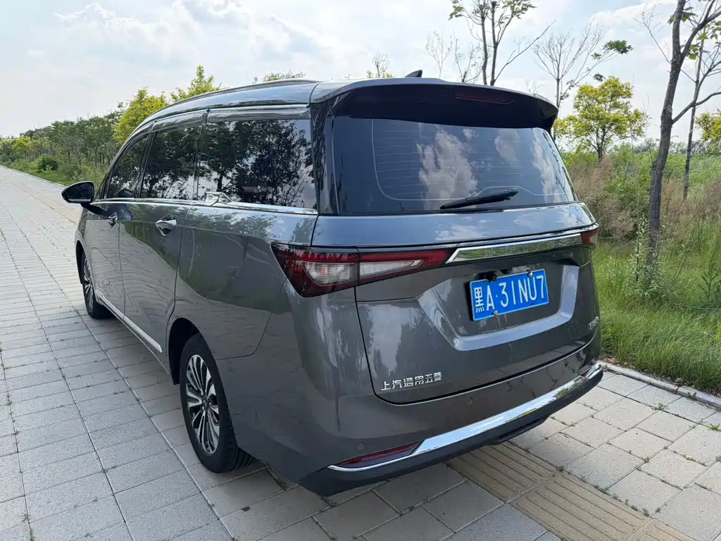 Wuling Jiachen 1.5 T CVT Premium Flagship