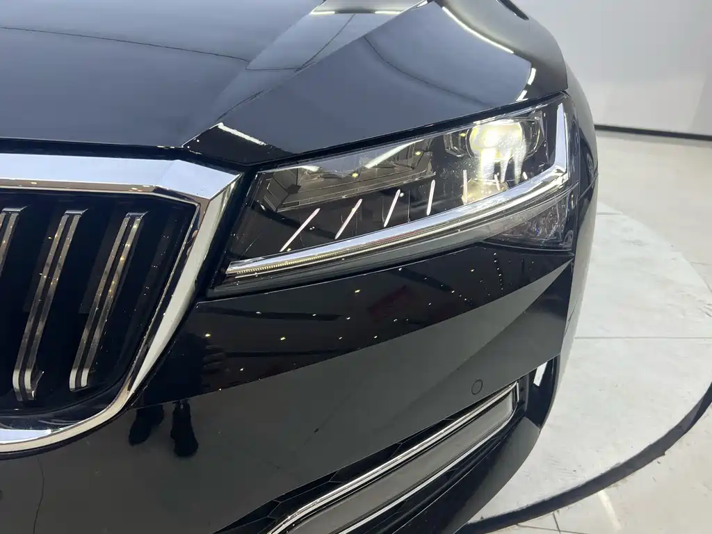 Superb TSI280 DSG Premium