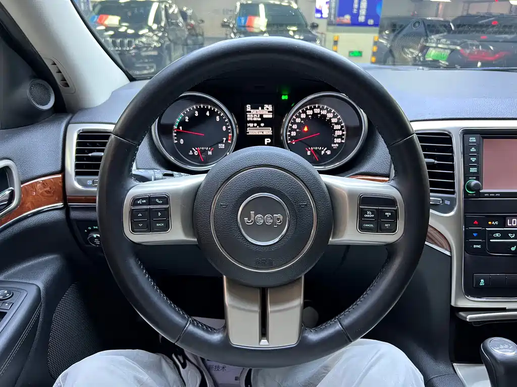 Grand Cherokee (Import) 大切诺基进口 2012款 3.6 L 豪华导航版