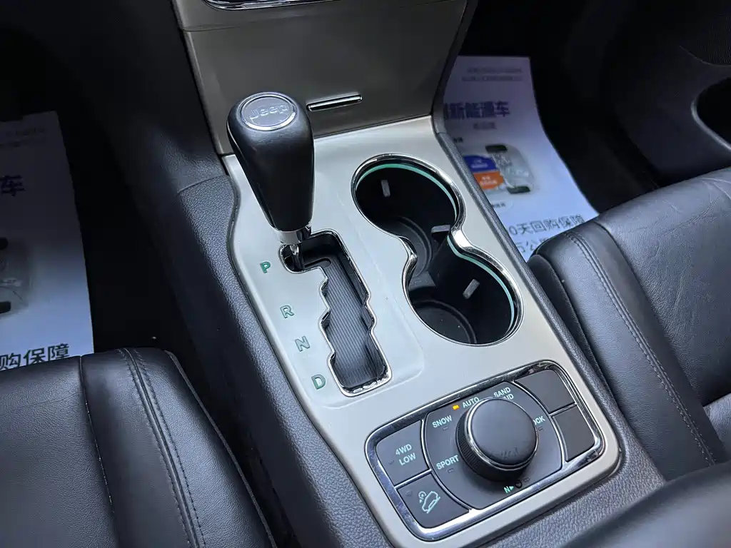Grand Cherokee (Import) 大切诺基进口 2012款 3.6 L 豪华导航版