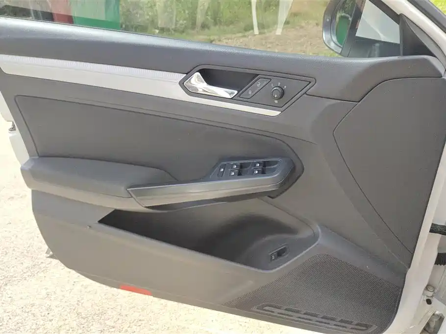 Lamando 230 TSI DSG Style