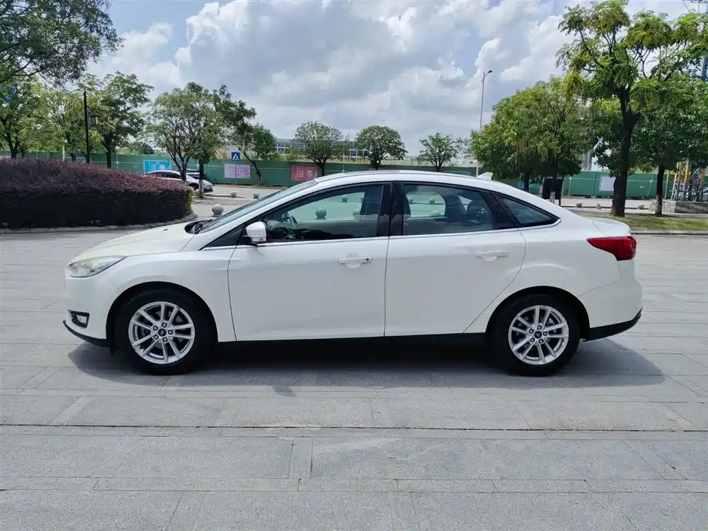 Focus Sedan EcoBoost 180 Auto Elite