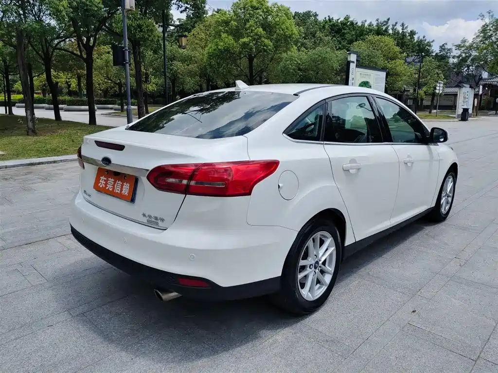 Focus Sedan EcoBoost 180 Auto Elite