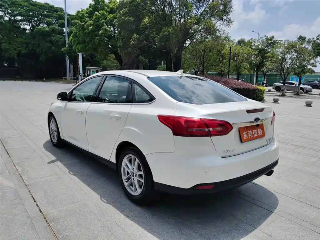 Focus Sedan EcoBoost 180 Auto Elite