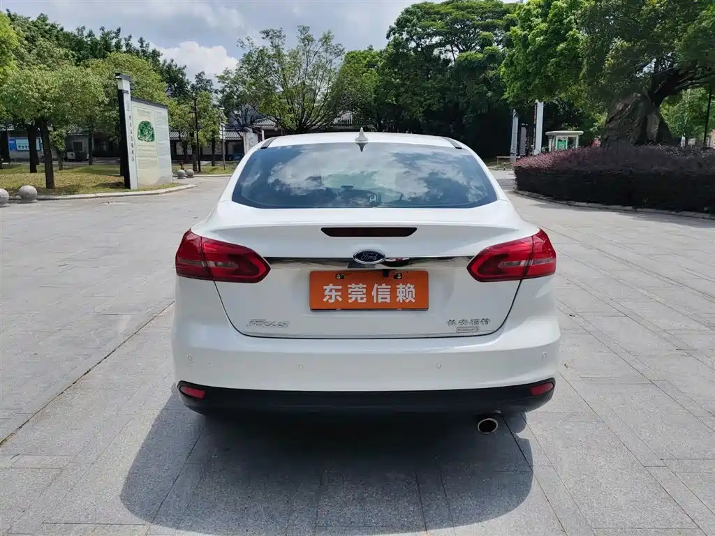 Focus Sedan EcoBoost 180 Auto Elite