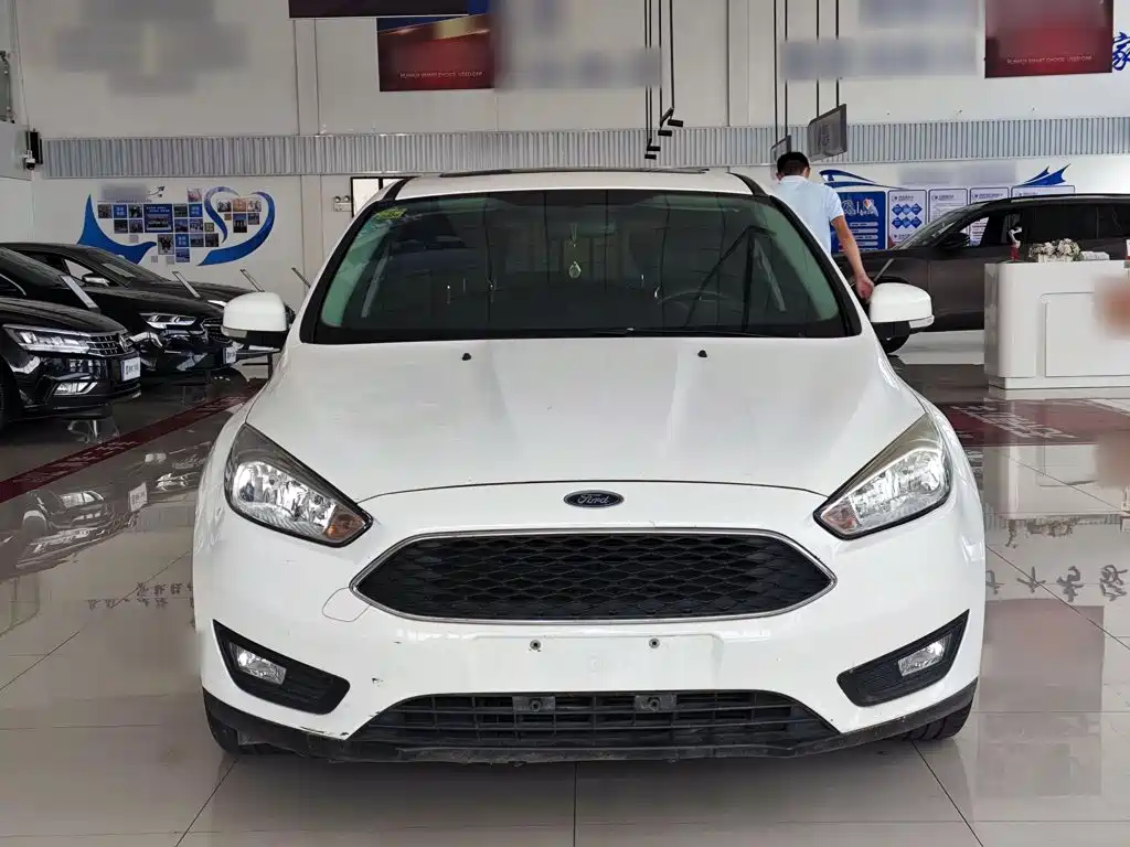 Focus Hatchback Classic EcoBoost 125 Auto Super Style Smart Travel