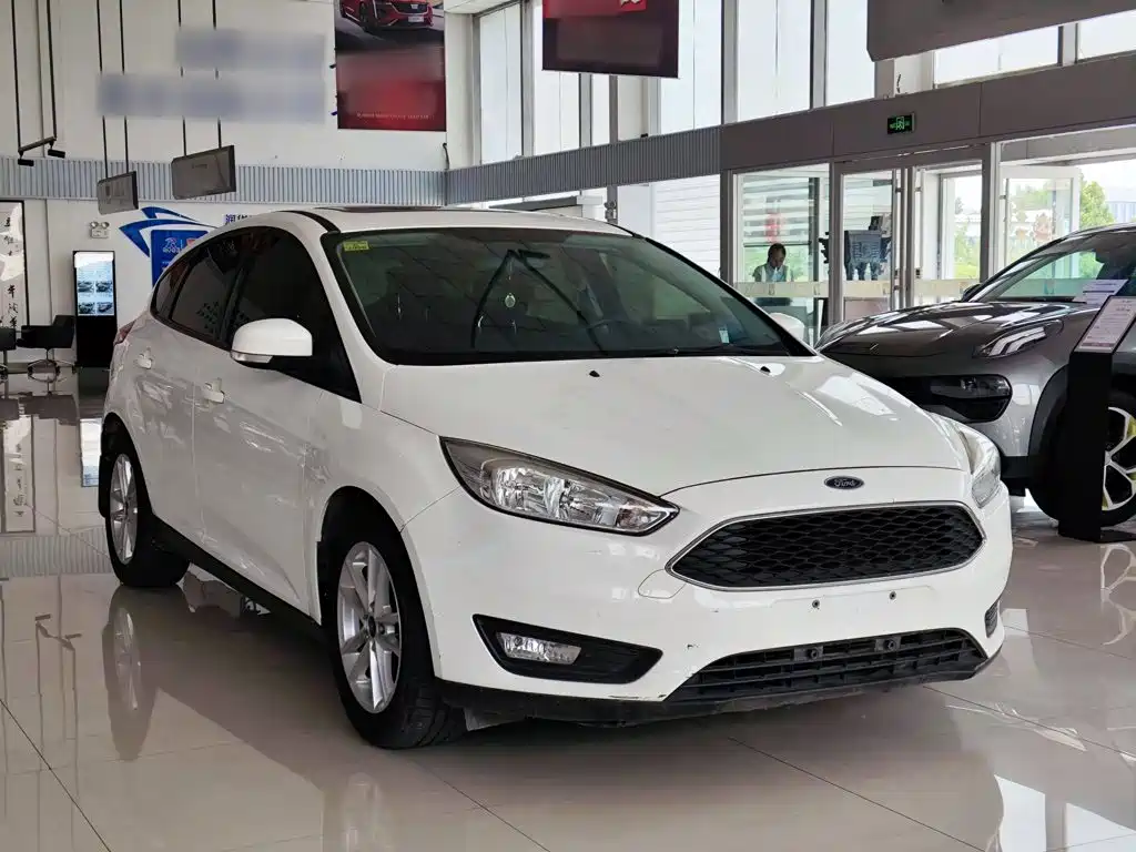 Focus Hatchback Classic EcoBoost 125 Auto Super Style Smart Travel