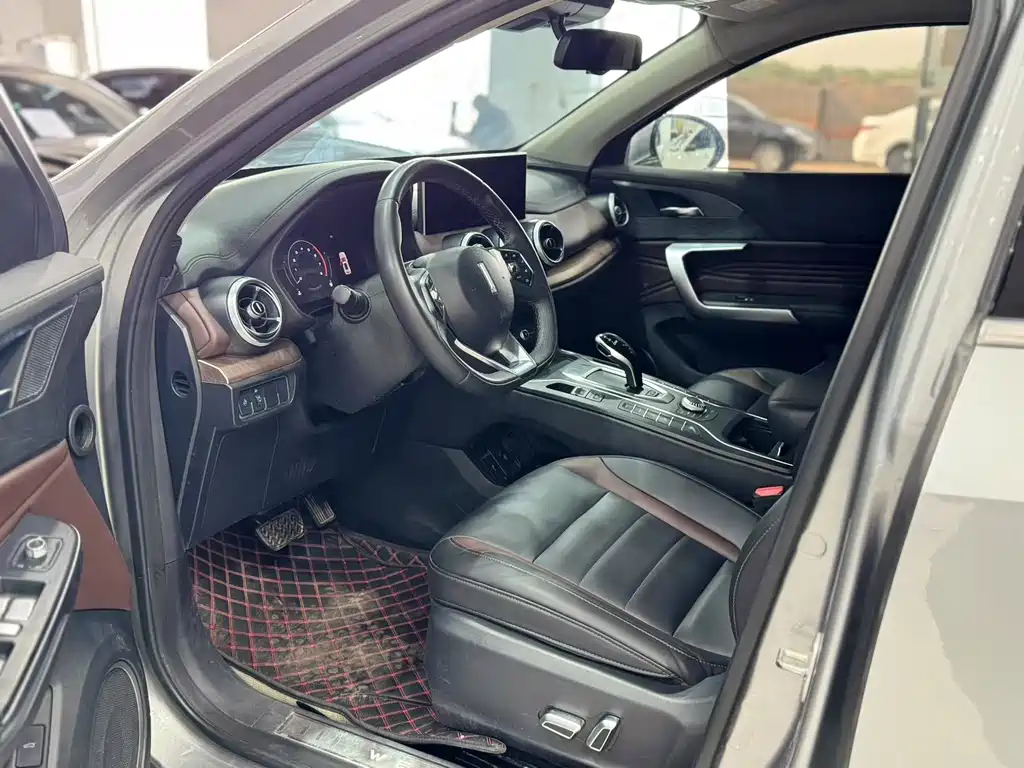 WEY VV5 1.5 T 2 WD Smart Pioneer