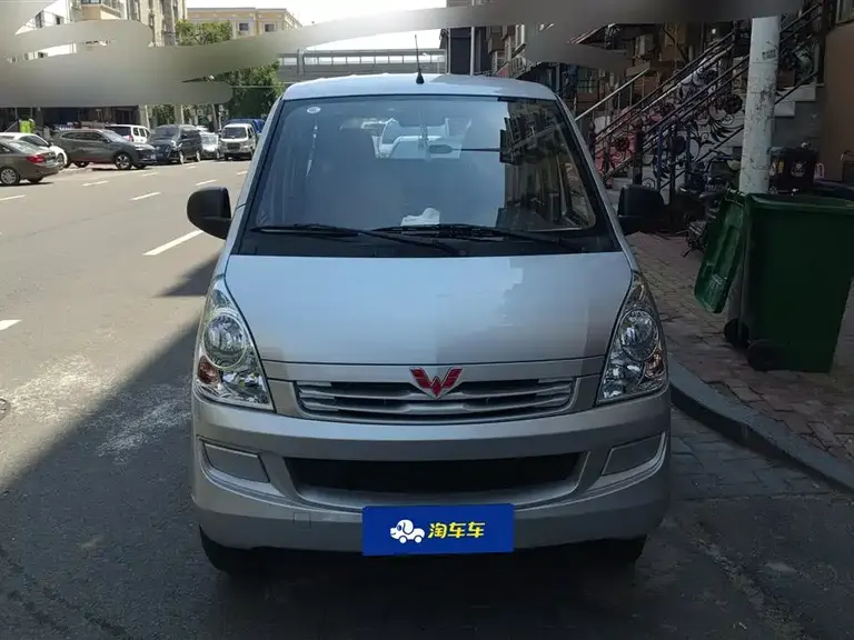 Wuling Rongguang S 1.5 L Basic 5 7-seat