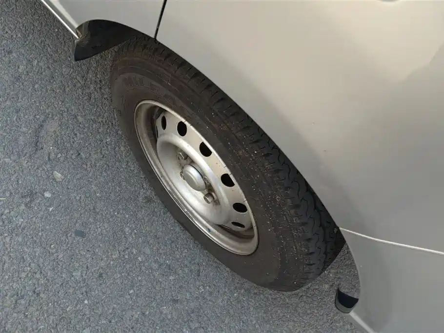 Wuling Rongguang S 1.5 L Basic 5 7-seat