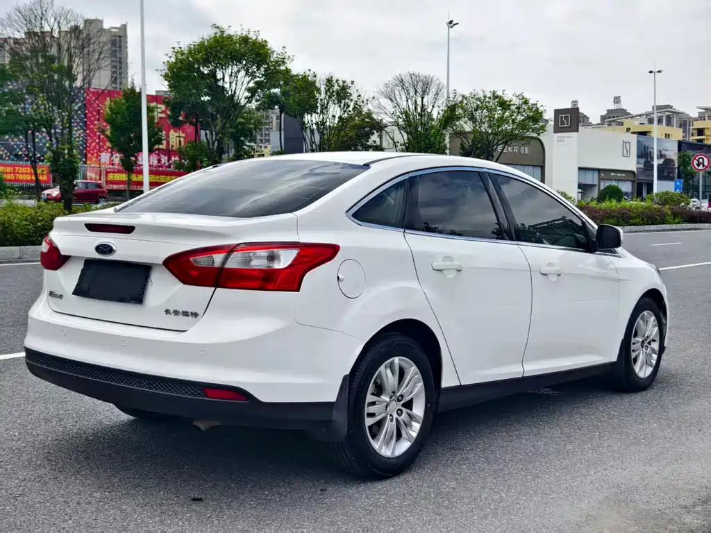 Focus Sedan 1.6 L Auto Comfort