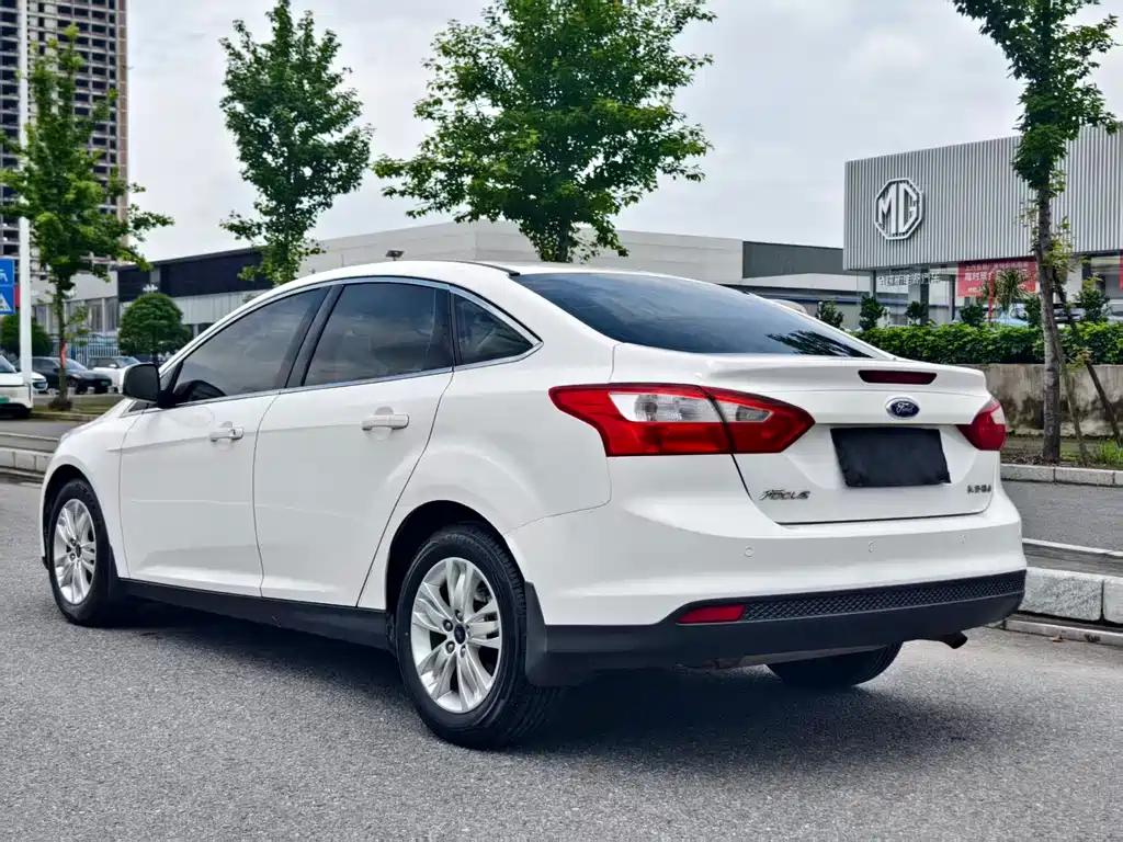 Focus Sedan 1.6 L Auto Comfort