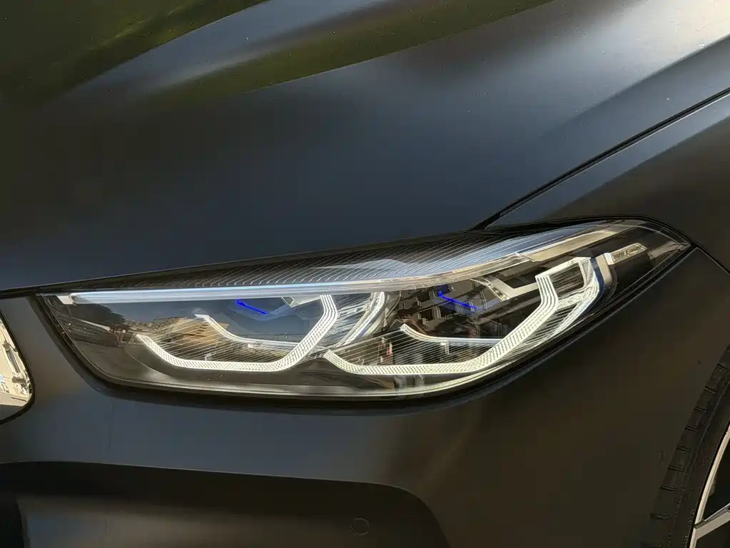 BMW 8 Series Facelift 840 i xDrive 4-door Coupe M Sport Package