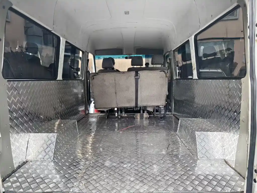 Iveco Deyi 2.5 T A35 Bus 5-7-seat47 Z5