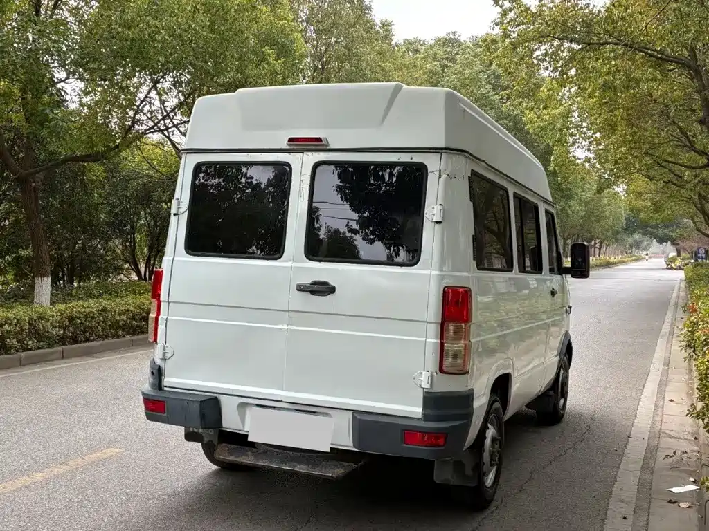 Iveco Deyi 2.5 T A35 Bus 5-7-seat47 Z5