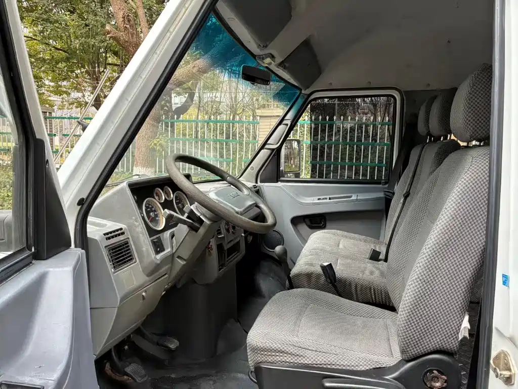 Iveco Deyi 2.5 T A35 Bus 5-7-seat47 Z5